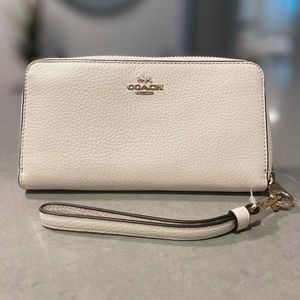 Brand NEW Coach Long Zip Around Wallet in Chalk Color